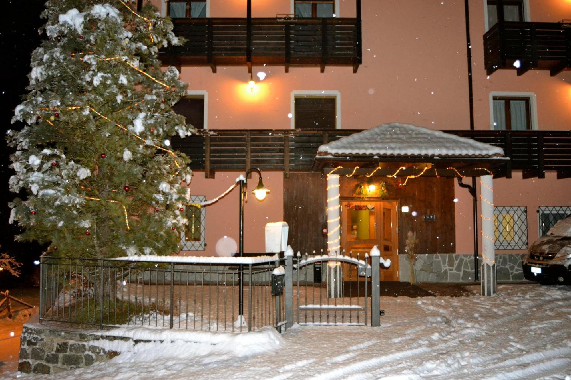 Park Hotel Bellevue Dimaro Kültér fotó