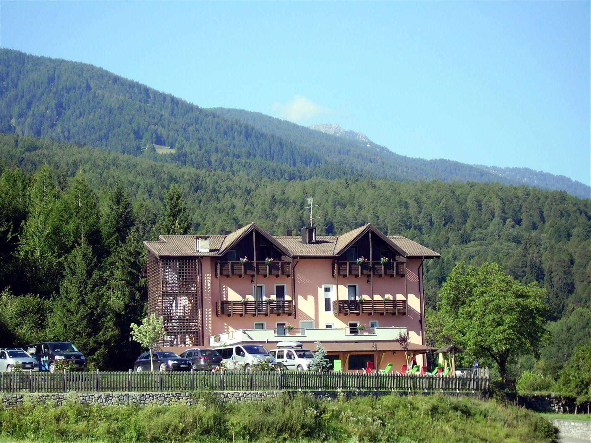 Park Hotel Bellevue Dimaro Kültér fotó