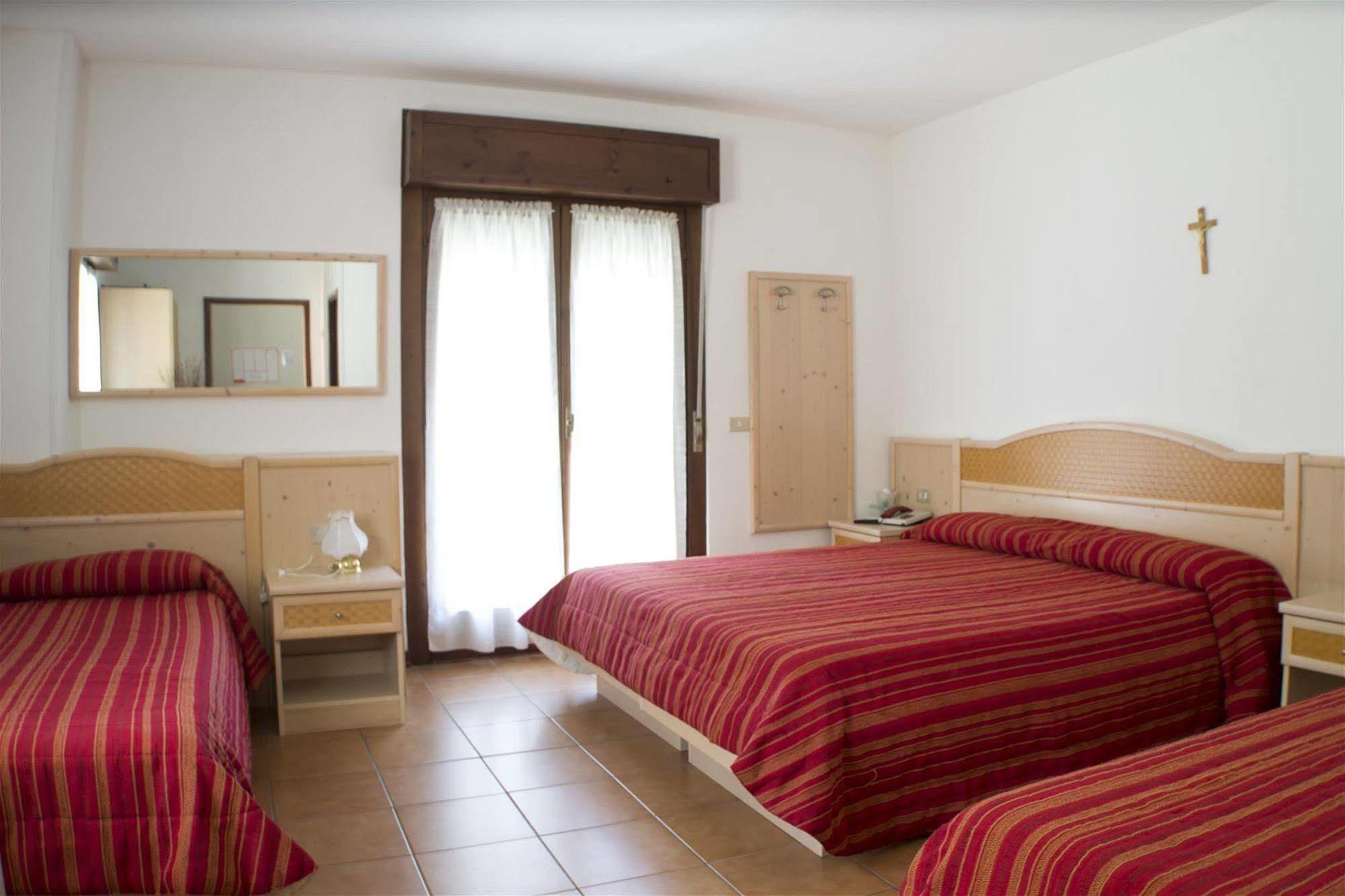 Park Hotel Bellevue Dimaro Kültér fotó
