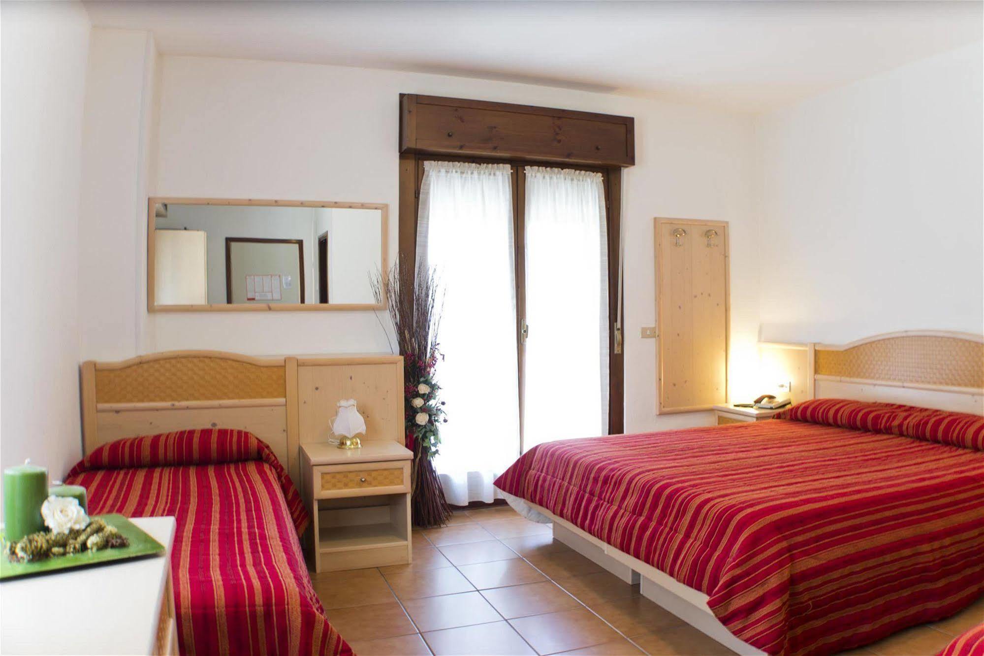 Park Hotel Bellevue Dimaro Kültér fotó